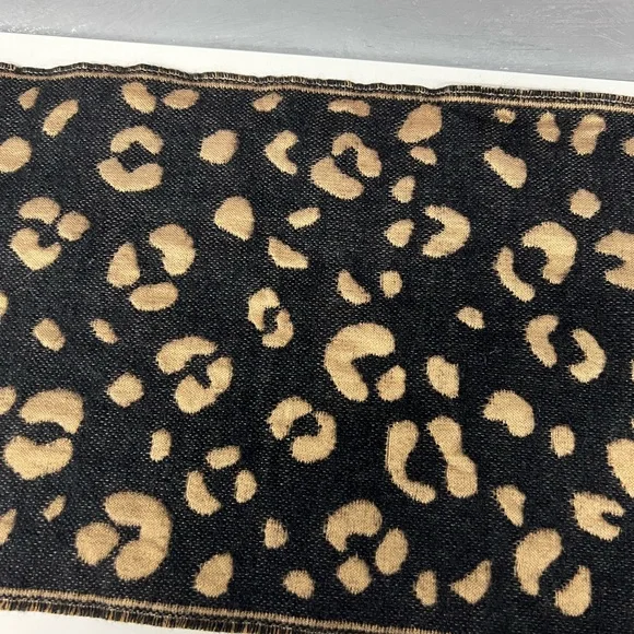 Reversible Leopard Print Scarf - Picture 5 of 8